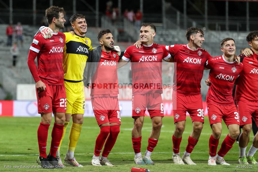sport, action, Würzburg, Saison 2023/2024, SVW, SV Wacker Burghausen, Regionalliga Bayern, Fussball, FWK, FC Würzburger Kickers, BFV, AKON Arena, 22.09.2023, 11. Spieltag - Bild-ID: 2380322