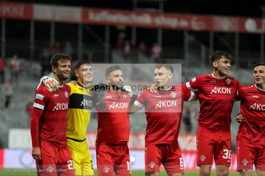 sport, action, Würzburg, Saison 2023/2024, SVW, SV Wacker Burghausen, Regionalliga Bayern, Fussball, FWK, FC Würzburger Kickers, BFV, AKON Arena, 22.09.2023, 11. Spieltag - Bild-ID: 2380324