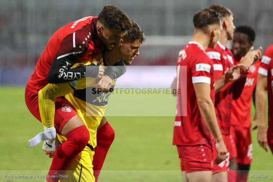 sport, action, Würzburg, Saison 2023/2024, SVW, SV Wacker Burghausen, Regionalliga Bayern, Fussball, FWK, FC Würzburger Kickers, BFV, AKON Arena, 22.09.2023, 11. Spieltag - Bild-ID: 2380329