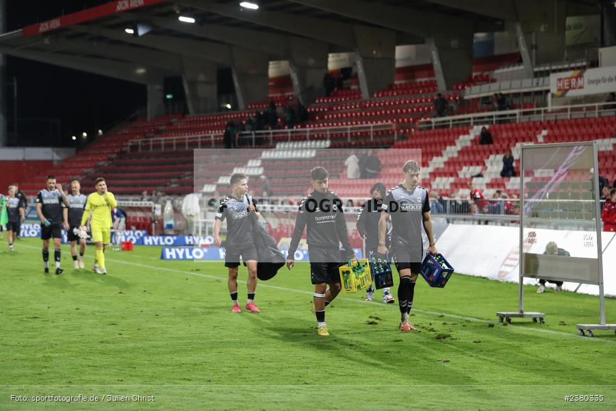 sport, action, Würzburg, Saison 2023/2024, SVW, SV Wacker Burghausen, Regionalliga Bayern, Fussball, FWK, FC Würzburger Kickers, BFV, AKON Arena, 22.09.2023, 11. Spieltag - Bild-ID: 2380335