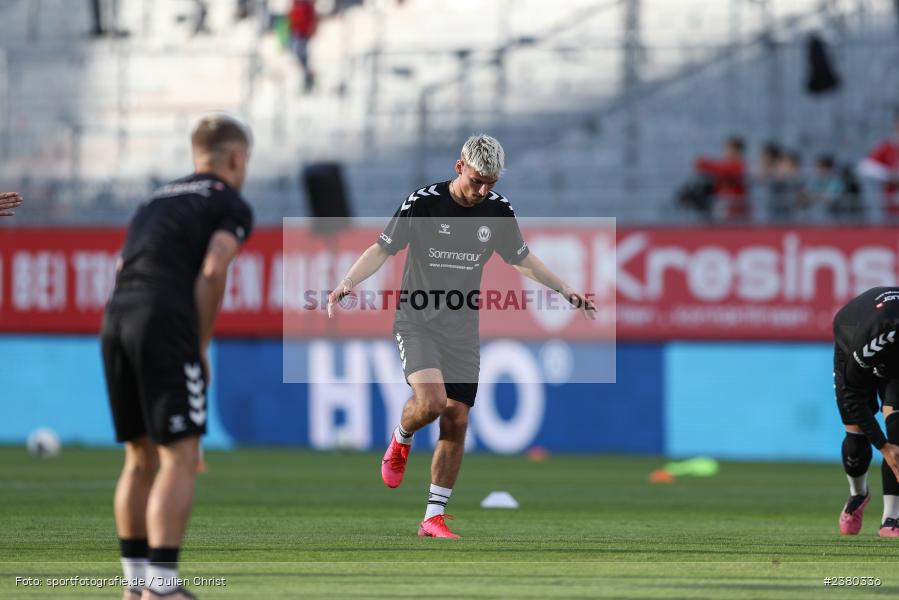 Alexander Fabian Bazdrigiannis, sport, action, Würzburg, Saison 2023/2024, SVW, SV Wacker Burghausen, Regionalliga Bayern, Fussball, FWK, FC Würzburger Kickers, BFV, AKON Arena, 22.09.2023, 11. Spieltag - Bild-ID: 2380336