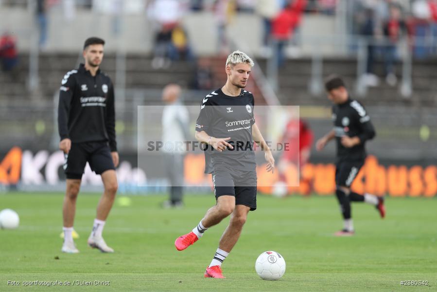 Alexander Fabian Bazdrigiannis, sport, action, Würzburg, Saison 2023/2024, SVW, SV Wacker Burghausen, Regionalliga Bayern, Fussball, FWK, FC Würzburger Kickers, BFV, AKON Arena, 22.09.2023, 11. Spieltag - Bild-ID: 2380342