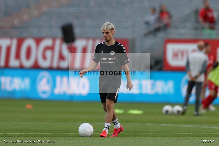 Alexander Fabian Bazdrigiannis, sport, action, Würzburg, Saison 2023/2024, SVW, SV Wacker Burghausen, Regionalliga Bayern, Fussball, FWK, FC Würzburger Kickers, BFV, AKON Arena, 22.09.2023, 11. Spieltag - Bild-ID: 2380347