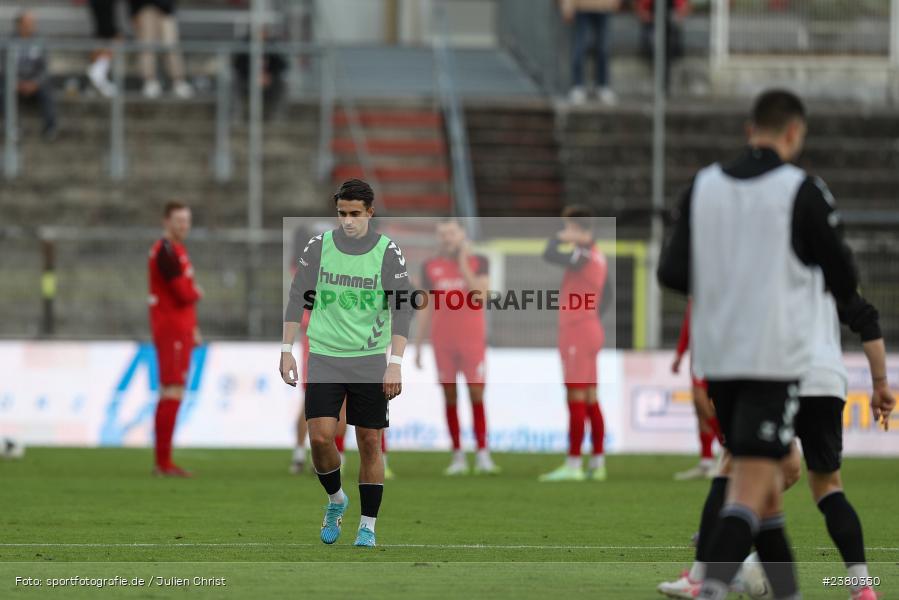 Edin Hyseni, sport, action, Würzburg, Saison 2023/2024, SVW, SV Wacker Burghausen, Regionalliga Bayern, Fussball, FWK, FC Würzburger Kickers, BFV, AKON Arena, 22.09.2023, 11. Spieltag - Bild-ID: 2380350