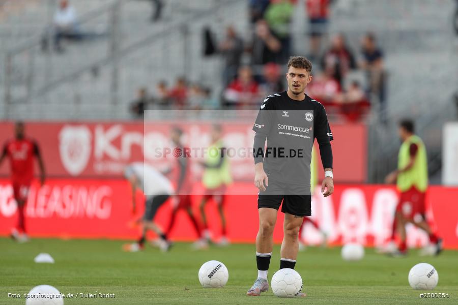 Denis Ade, sport, action, Würzburg, Saison 2023/2024, SVW, SV Wacker Burghausen, Regionalliga Bayern, Fussball, FWK, FC Würzburger Kickers, BFV, AKON Arena, 22.09.2023, 11. Spieltag - Bild-ID: 2380356
