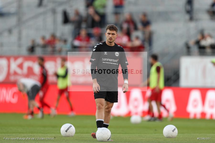 Denis Ade, sport, action, Würzburg, Saison 2023/2024, SVW, SV Wacker Burghausen, Regionalliga Bayern, Fussball, FWK, FC Würzburger Kickers, BFV, AKON Arena, 22.09.2023, 11. Spieltag - Bild-ID: 2380357
