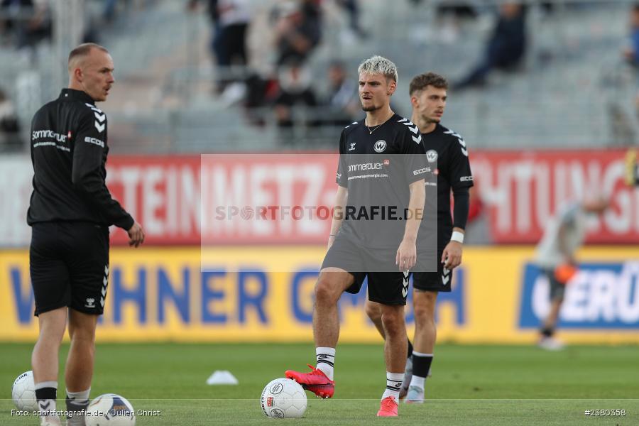 Alexander Fabian Bazdrigiannis, sport, action, Würzburg, Saison 2023/2024, SVW, SV Wacker Burghausen, Regionalliga Bayern, Fussball, FWK, FC Würzburger Kickers, BFV, AKON Arena, 22.09.2023, 11. Spieltag - Bild-ID: 2380358