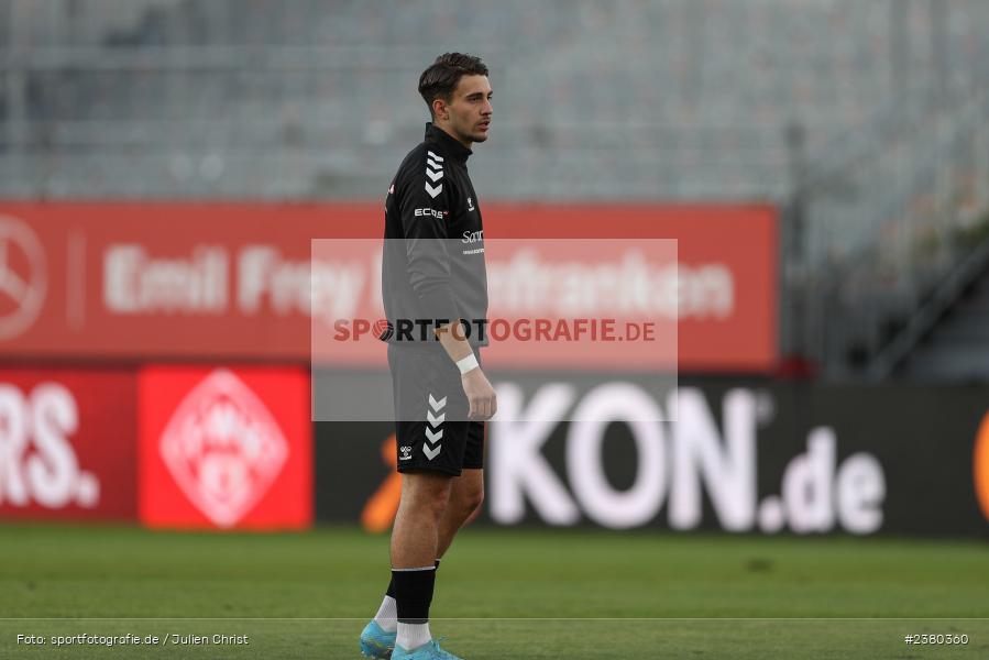 Edin Hyseni, sport, action, Würzburg, Saison 2023/2024, SVW, SV Wacker Burghausen, Regionalliga Bayern, Fussball, FWK, FC Würzburger Kickers, BFV, AKON Arena, 22.09.2023, 11. Spieltag - Bild-ID: 2380360