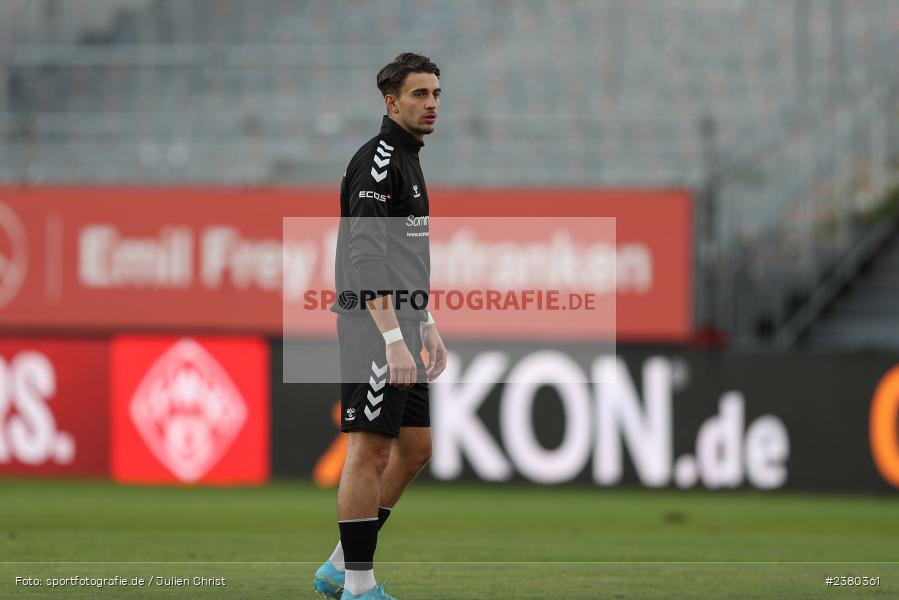 Edin Hyseni, sport, action, Würzburg, Saison 2023/2024, SVW, SV Wacker Burghausen, Regionalliga Bayern, Fussball, FWK, FC Würzburger Kickers, BFV, AKON Arena, 22.09.2023, 11. Spieltag - Bild-ID: 2380361