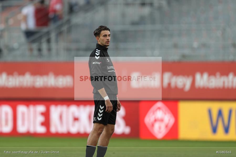 Edin Hyseni, sport, action, Würzburg, Saison 2023/2024, SVW, SV Wacker Burghausen, Regionalliga Bayern, Fussball, FWK, FC Würzburger Kickers, BFV, AKON Arena, 22.09.2023, 11. Spieltag - Bild-ID: 2380363