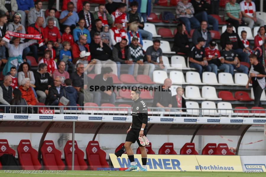 Edin Hyseni, sport, action, Würzburg, Saison 2023/2024, SVW, SV Wacker Burghausen, Regionalliga Bayern, Fussball, FWK, FC Würzburger Kickers, BFV, AKON Arena, 22.09.2023, 11. Spieltag - Bild-ID: 2380368