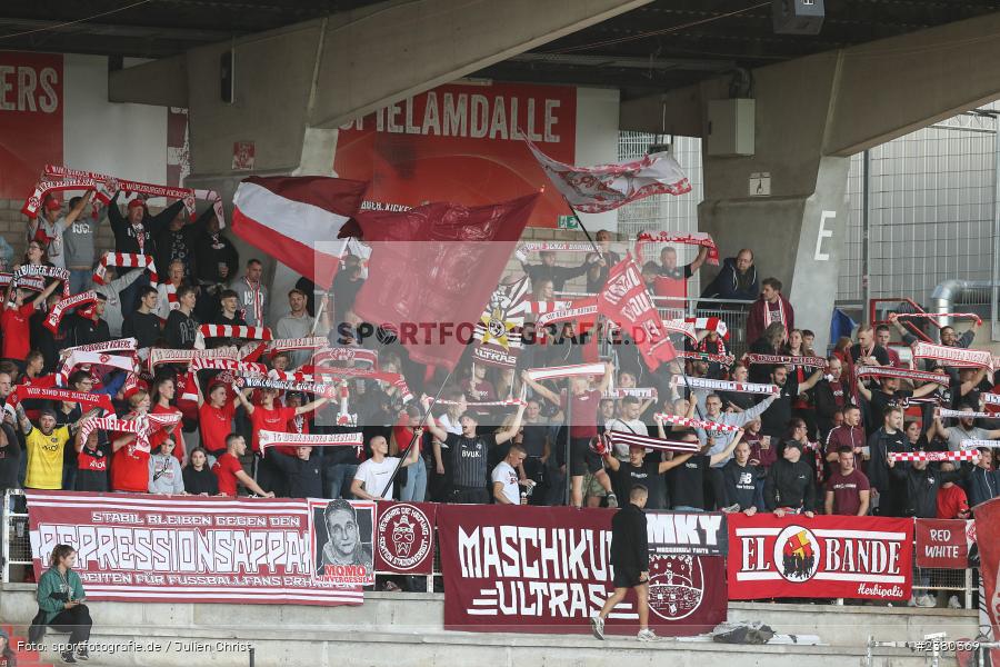 sport, action, Würzburg, Saison 2023/2024, SVW, SV Wacker Burghausen, Regionalliga Bayern, Fussball, FWK, FC Würzburger Kickers, BFV, AKON Arena, 22.09.2023, 11. Spieltag - Bild-ID: 2380369