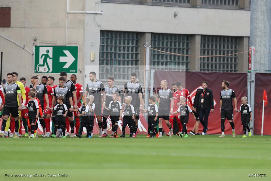 sport, action, Würzburg, Saison 2023/2024, SVW, SV Wacker Burghausen, Regionalliga Bayern, Fussball, FWK, FC Würzburger Kickers, BFV, AKON Arena, 22.09.2023, 11. Spieltag - Bild-ID: 2380373