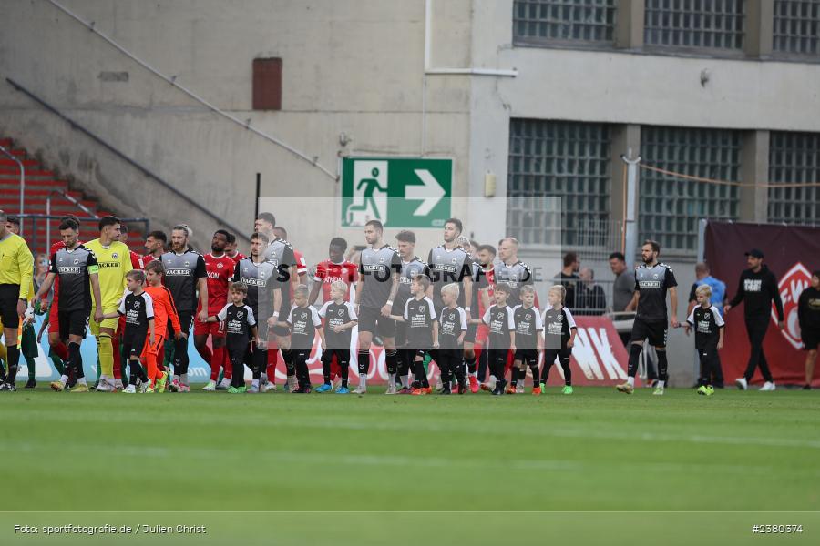 sport, action, Würzburg, Saison 2023/2024, SVW, SV Wacker Burghausen, Regionalliga Bayern, Fussball, FWK, FC Würzburger Kickers, BFV, AKON Arena, 22.09.2023, 11. Spieltag - Bild-ID: 2380374