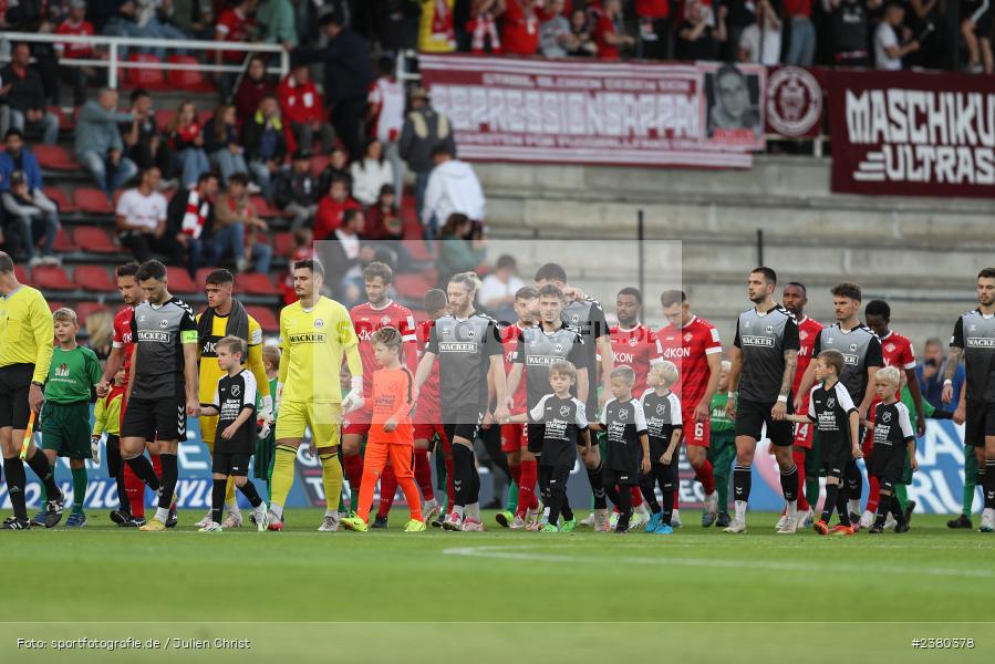 sport, action, Würzburg, Saison 2023/2024, SVW, SV Wacker Burghausen, Regionalliga Bayern, Fussball, FWK, FC Würzburger Kickers, BFV, AKON Arena, 22.09.2023, 11. Spieltag - Bild-ID: 2380378