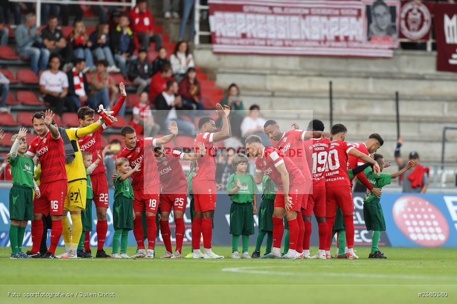 sport, action, Würzburg, Saison 2023/2024, SVW, SV Wacker Burghausen, Regionalliga Bayern, Fussball, FWK, FC Würzburger Kickers, BFV, AKON Arena, 22.09.2023, 11. Spieltag - Bild-ID: 2380380