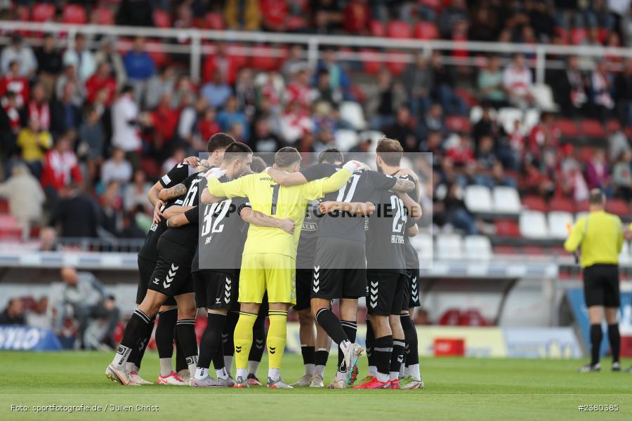 Mannschaftskreis, sport, action, Würzburg, Saison 2023/2024, SVW, SV Wacker Burghausen, Regionalliga Bayern, Fussball, FWK, FC Würzburger Kickers, BFV, AKON Arena, 22.09.2023, 11. Spieltag - Bild-ID: 2380385