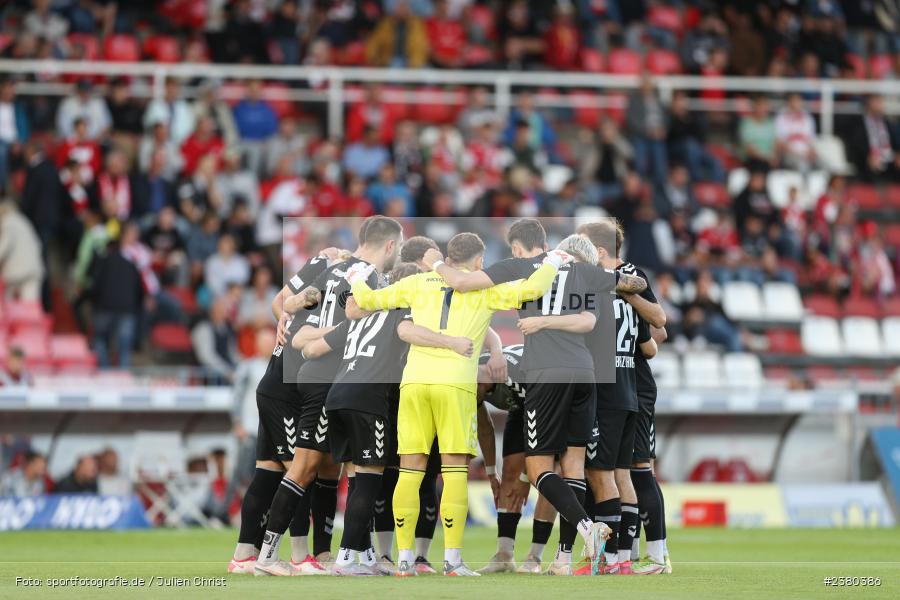 Mannschaftskreis, sport, action, Würzburg, Saison 2023/2024, SVW, SV Wacker Burghausen, Regionalliga Bayern, Fussball, FWK, FC Würzburger Kickers, BFV, AKON Arena, 22.09.2023, 11. Spieltag - Bild-ID: 2380386