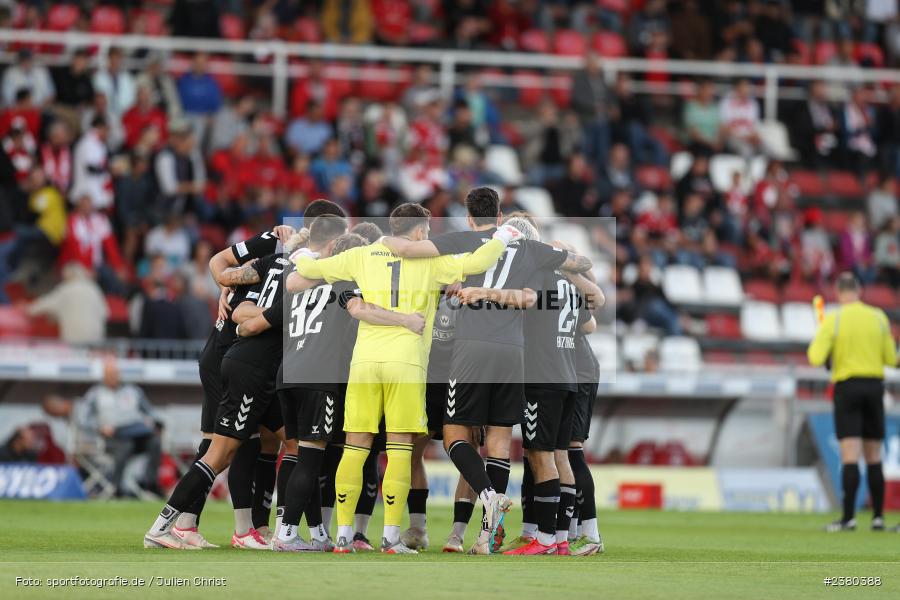 Mannschaftskreis, sport, action, Würzburg, Saison 2023/2024, SVW, SV Wacker Burghausen, Regionalliga Bayern, Fussball, FWK, FC Würzburger Kickers, BFV, AKON Arena, 22.09.2023, 11. Spieltag - Bild-ID: 2380388