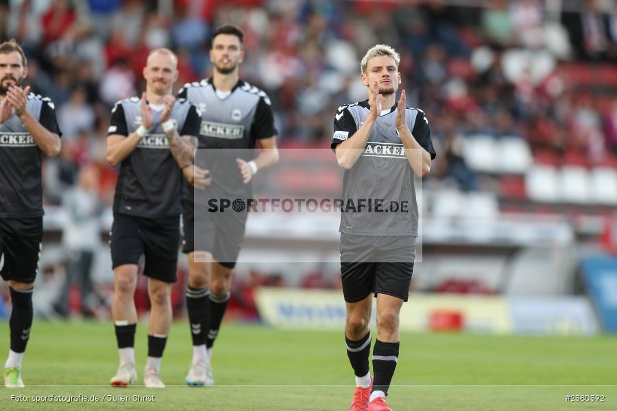 Alexander Fabian Bazdrigiannis, sport, action, Würzburg, Saison 2023/2024, SVW, SV Wacker Burghausen, Regionalliga Bayern, Fussball, FWK, FC Würzburger Kickers, BFV, AKON Arena, 22.09.2023, 11. Spieltag - Bild-ID: 2380392