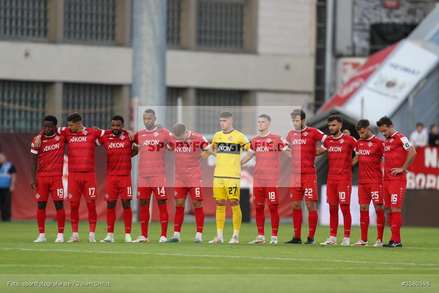 sport, action, Würzburg, Saison 2023/2024, SVW, SV Wacker Burghausen, Regionalliga Bayern, Fussball, FWK, FC Würzburger Kickers, BFV, AKON Arena, 22.09.2023, 11. Spieltag - Bild-ID: 2380398