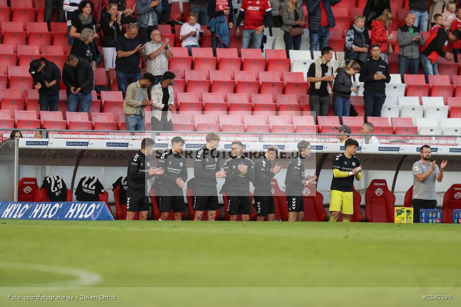 sport, action, Würzburg, Saison 2023/2024, SVW, SV Wacker Burghausen, Regionalliga Bayern, Fussball, FWK, FC Würzburger Kickers, BFV, AKON Arena, 22.09.2023, 11. Spieltag - Bild-ID: 2380399