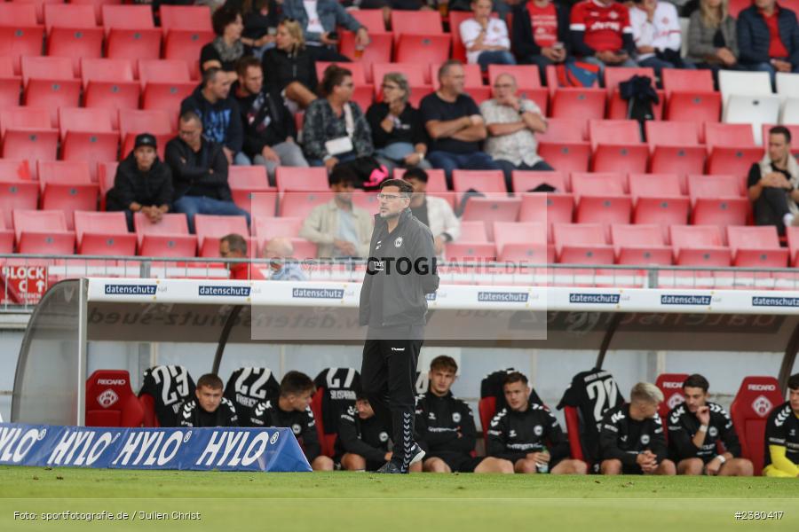 Robert Berg, sport, action, Würzburg, Saison 2023/2024, SVW, SV Wacker Burghausen, Regionalliga Bayern, Fussball, FWK, FC Würzburger Kickers, BFV, AKON Arena, 22.09.2023, 11. Spieltag - Bild-ID: 2380417