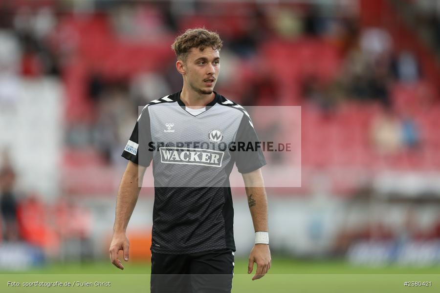 Denis Ade, sport, action, Würzburg, Saison 2023/2024, SVW, SV Wacker Burghausen, Regionalliga Bayern, Fussball, FWK, FC Würzburger Kickers, BFV, AKON Arena, 22.09.2023, 11. Spieltag - Bild-ID: 2380421