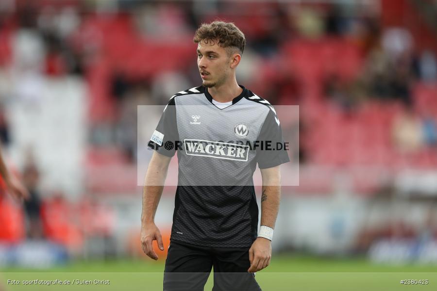 Denis Ade, sport, action, Würzburg, Saison 2023/2024, SVW, SV Wacker Burghausen, Regionalliga Bayern, Fussball, FWK, FC Würzburger Kickers, BFV, AKON Arena, 22.09.2023, 11. Spieltag - Bild-ID: 2380423