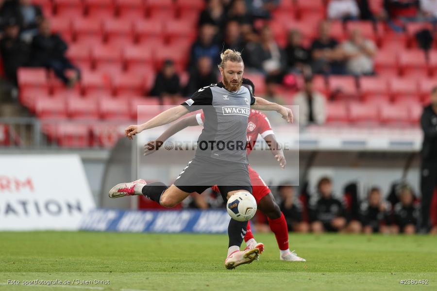 Moritz Sommerauer, sport, action, Würzburg, Saison 2023/2024, SVW, SV Wacker Burghausen, Regionalliga Bayern, Fussball, FWK, FC Würzburger Kickers, BFV, AKON Arena, 22.09.2023, 11. Spieltag - Bild-ID: 2380432