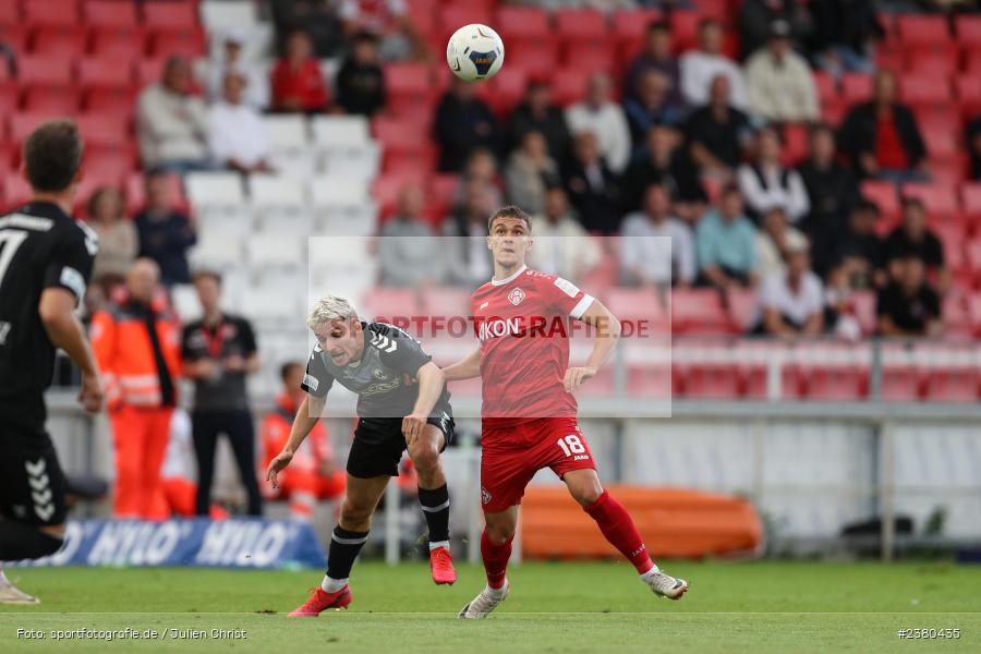 Alexander Fabian Bazdrigiannis, sport, action, Würzburg, Saison 2023/2024, SVW, SV Wacker Burghausen, Regionalliga Bayern, Fussball, FWK, FC Würzburger Kickers, BFV, AKON Arena, 22.09.2023, 11. Spieltag - Bild-ID: 2380435
