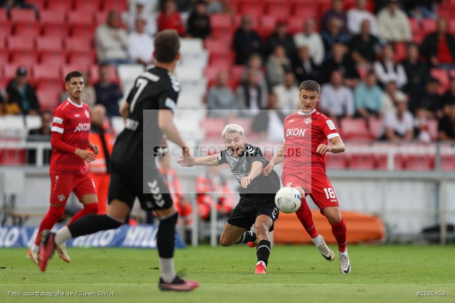 Alexander Fabian Bazdrigiannis, sport, action, Würzburg, Saison 2023/2024, SVW, SV Wacker Burghausen, Regionalliga Bayern, Fussball, FWK, FC Würzburger Kickers, BFV, AKON Arena, 22.09.2023, 11. Spieltag - Bild-ID: 2380436