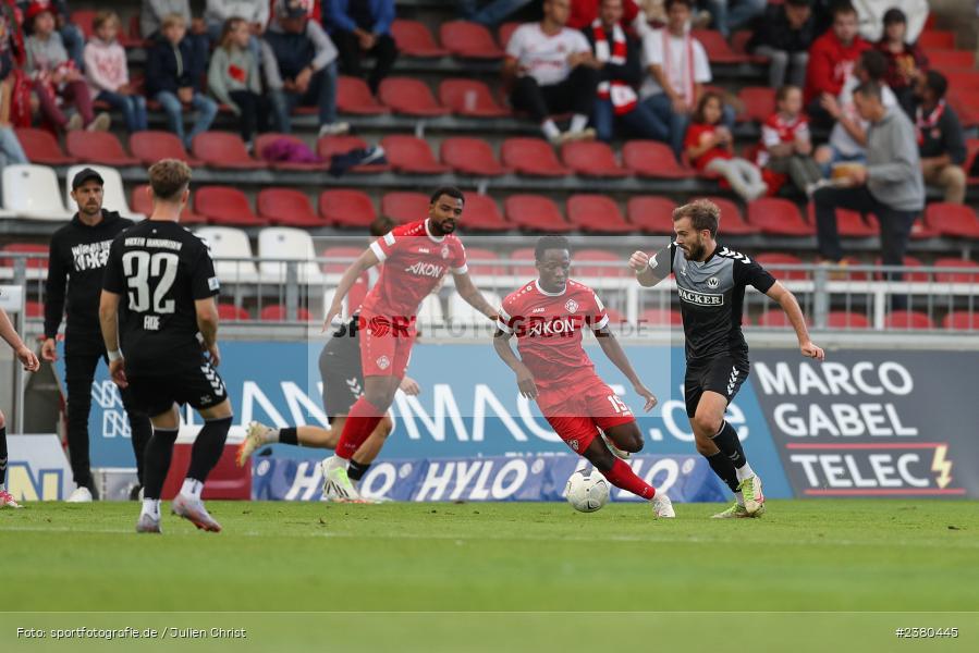 Felix Bachschmid, sport, action, Würzburg, Saison 2023/2024, SVW, SV Wacker Burghausen, Regionalliga Bayern, Fussball, FWK, FC Würzburger Kickers, BFV, AKON Arena, 22.09.2023, 11. Spieltag - Bild-ID: 2380445