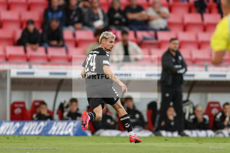 Alexander Fabian Bazdrigiannis, sport, action, Würzburg, Saison 2023/2024, SVW, SV Wacker Burghausen, Regionalliga Bayern, Fussball, FWK, FC Würzburger Kickers, BFV, AKON Arena, 22.09.2023, 11. Spieltag - Bild-ID: 2380455