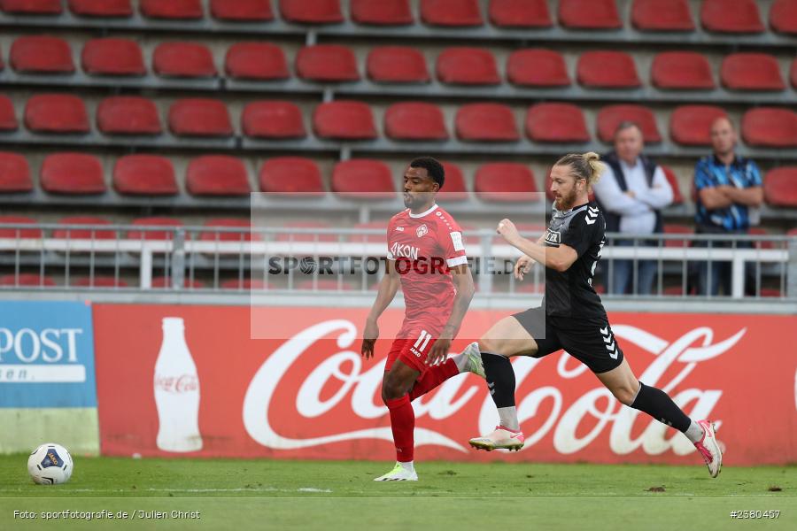 Moritz Sommerauer, sport, action, Würzburg, Saison 2023/2024, SVW, SV Wacker Burghausen, Regionalliga Bayern, Fussball, FWK, FC Würzburger Kickers, BFV, AKON Arena, 22.09.2023, 11. Spieltag - Bild-ID: 2380457