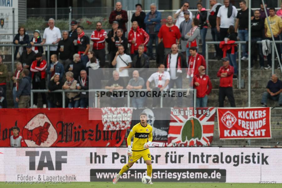 Vincent Friedsam, sport, action, Würzburg, Saison 2023/2024, SVW, SV Wacker Burghausen, Regionalliga Bayern, Fussball, FWK, FC Würzburger Kickers, BFV, AKON Arena, 22.09.2023, 11. Spieltag - Bild-ID: 2380459