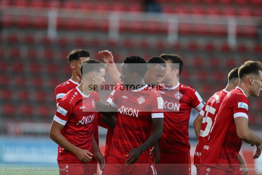 sport, action, Würzburg, Saison 2023/2024, SVW, SV Wacker Burghausen, Regionalliga Bayern, Fussball, FWK, FC Würzburger Kickers, BFV, AKON Arena, 22.09.2023, 11. Spieltag - Bild-ID: 2380469