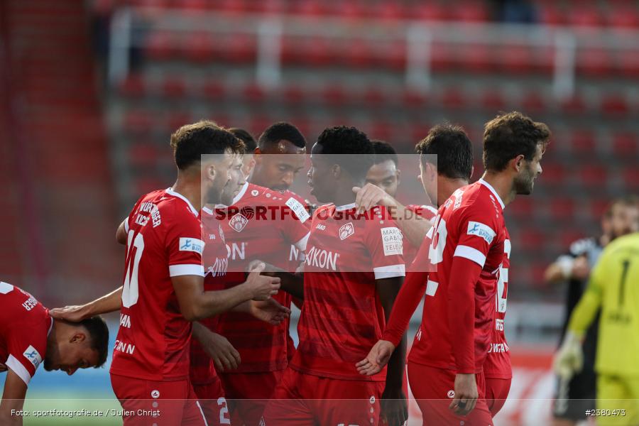 sport, action, Würzburg, Saison 2023/2024, SVW, SV Wacker Burghausen, Regionalliga Bayern, Fussball, FWK, FC Würzburger Kickers, BFV, AKON Arena, 22.09.2023, 11. Spieltag - Bild-ID: 2380473
