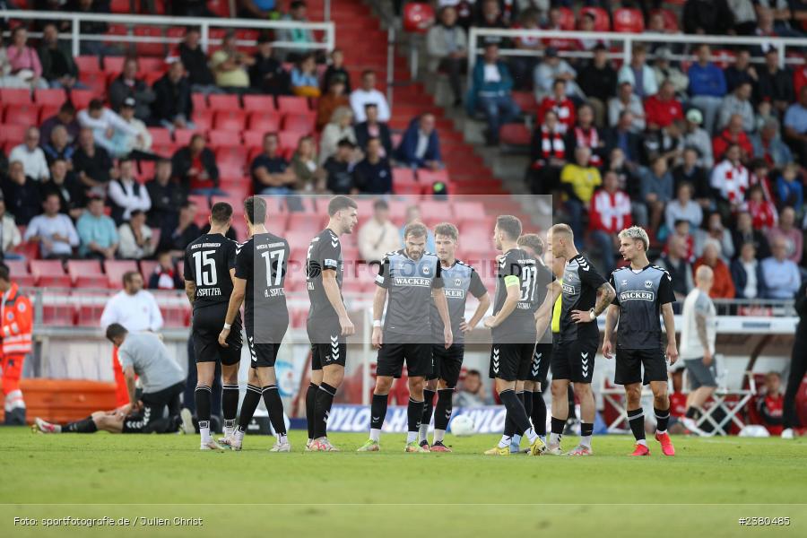 sport, action, Würzburg, Saison 2023/2024, SVW, SV Wacker Burghausen, Regionalliga Bayern, Fussball, FWK, FC Würzburger Kickers, BFV, AKON Arena, 22.09.2023, 11. Spieltag - Bild-ID: 2380485