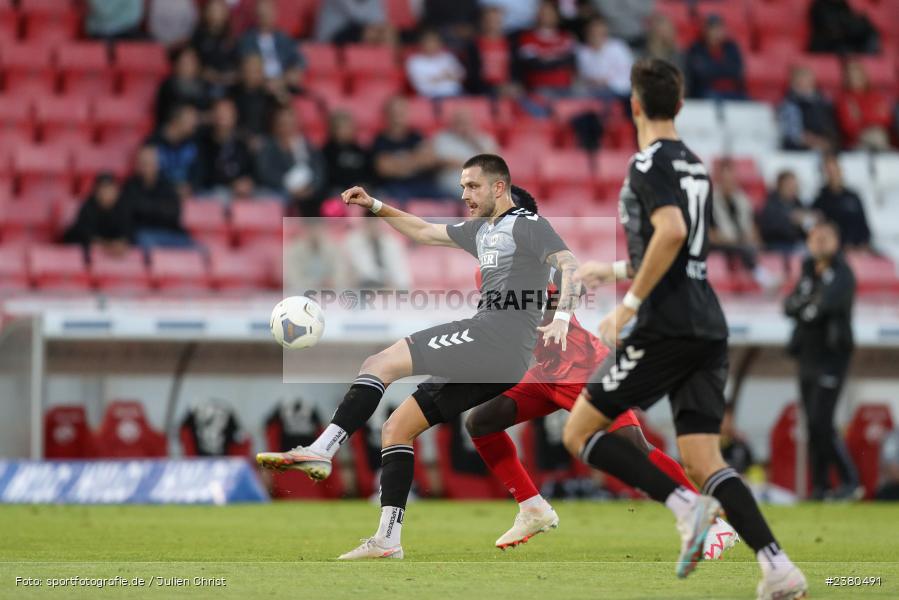 Marcel Spitzer, sport, action, Würzburg, Saison 2023/2024, SVW, SV Wacker Burghausen, Regionalliga Bayern, Fussball, FWK, FC Würzburger Kickers, BFV, AKON Arena, 22.09.2023, 11. Spieltag - Bild-ID: 2380491