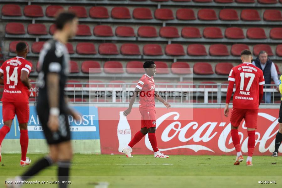 Benjika Caciel, sport, action, Würzburg, Saison 2023/2024, SVW, SV Wacker Burghausen, Regionalliga Bayern, Fussball, FWK, FC Würzburger Kickers, BFV, AKON Arena, 22.09.2023, 11. Spieltag - Bild-ID: 2380492