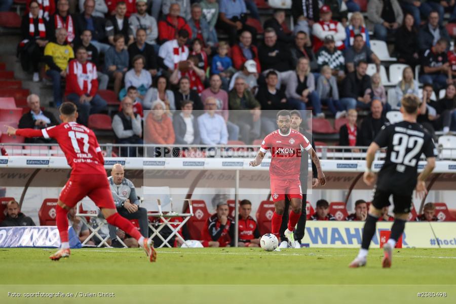 Fabrice Montcheu, sport, action, Würzburg, Saison 2023/2024, SVW, SV Wacker Burghausen, Regionalliga Bayern, Fussball, FWK, FC Würzburger Kickers, BFV, AKON Arena, 22.09.2023, 11. Spieltag - Bild-ID: 2380498