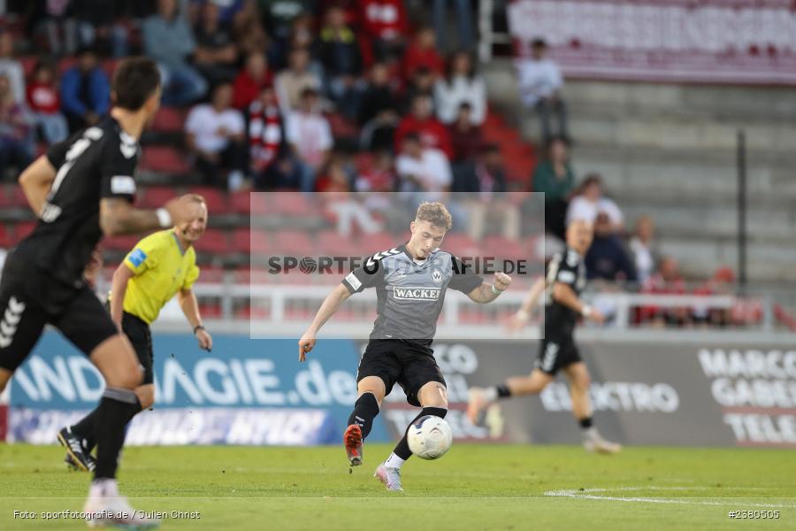 Denis Ade, sport, action, Würzburg, Saison 2023/2024, SVW, SV Wacker Burghausen, Regionalliga Bayern, Fussball, FWK, FC Würzburger Kickers, BFV, AKON Arena, 22.09.2023, 11. Spieltag - Bild-ID: 2380505