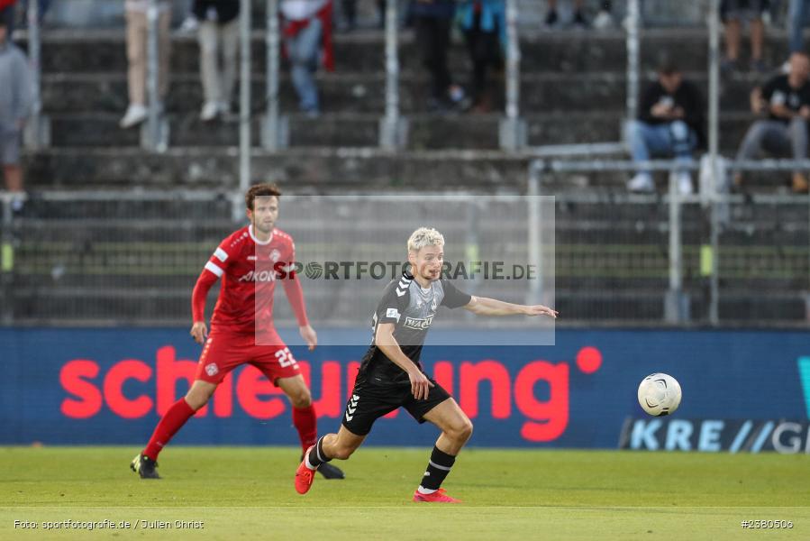 Alexander Fabian Bazdrigiannis, sport, action, Würzburg, Saison 2023/2024, SVW, SV Wacker Burghausen, Regionalliga Bayern, Fussball, FWK, FC Würzburger Kickers, BFV, AKON Arena, 22.09.2023, 11. Spieltag - Bild-ID: 2380506