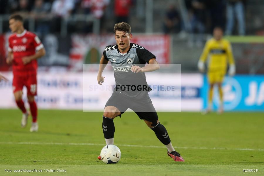 Dennis Schmutz, sport, action, Würzburg, Saison 2023/2024, SVW, SV Wacker Burghausen, Regionalliga Bayern, Fussball, FWK, FC Würzburger Kickers, BFV, AKON Arena, 22.09.2023, 11. Spieltag - Bild-ID: 2380517