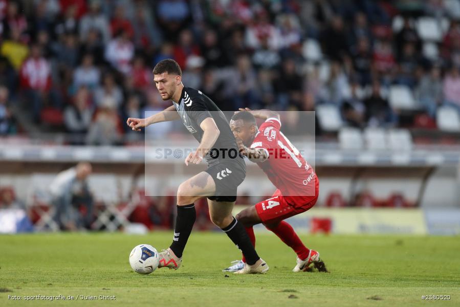 Viktor Miftaraj, sport, action, Würzburg, Saison 2023/2024, SVW, SV Wacker Burghausen, Regionalliga Bayern, Fussball, FWK, FC Würzburger Kickers, BFV, AKON Arena, 22.09.2023, 11. Spieltag - Bild-ID: 2380520