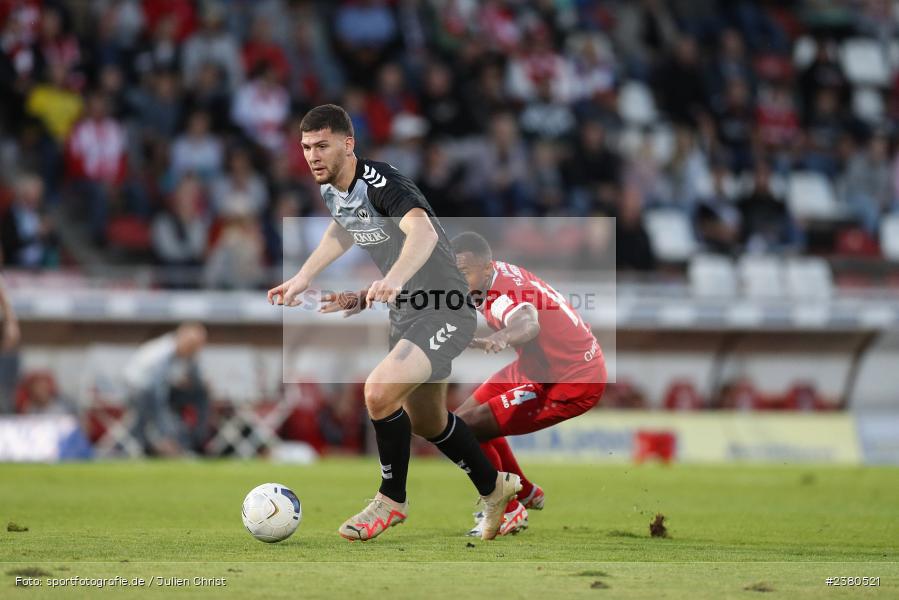 Viktor Miftaraj, sport, action, Würzburg, Saison 2023/2024, SVW, SV Wacker Burghausen, Regionalliga Bayern, Fussball, FWK, FC Würzburger Kickers, BFV, AKON Arena, 22.09.2023, 11. Spieltag - Bild-ID: 2380521