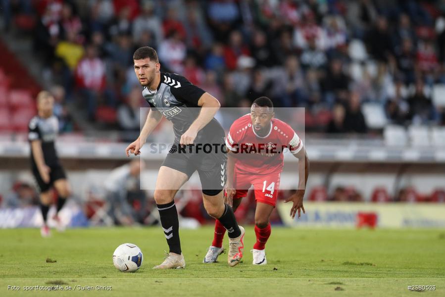 Viktor Miftaraj, sport, action, Würzburg, Saison 2023/2024, SVW, SV Wacker Burghausen, Regionalliga Bayern, Fussball, FWK, FC Würzburger Kickers, BFV, AKON Arena, 22.09.2023, 11. Spieltag - Bild-ID: 2380523