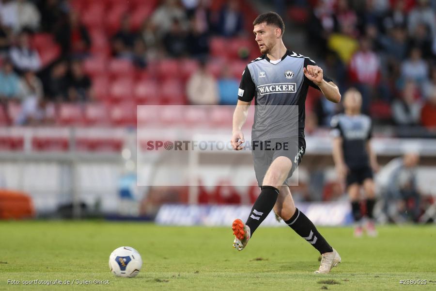 Viktor Miftaraj, sport, action, Würzburg, Saison 2023/2024, SVW, SV Wacker Burghausen, Regionalliga Bayern, Fussball, FWK, FC Würzburger Kickers, BFV, AKON Arena, 22.09.2023, 11. Spieltag - Bild-ID: 2380525