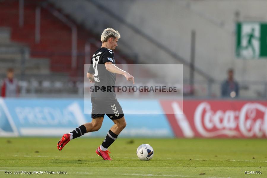 Alexander Fabian Bazdrigiannis, sport, action, Würzburg, Saison 2023/2024, SVW, SV Wacker Burghausen, Regionalliga Bayern, Fussball, FWK, FC Würzburger Kickers, BFV, AKON Arena, 22.09.2023, 11. Spieltag - Bild-ID: 2380536